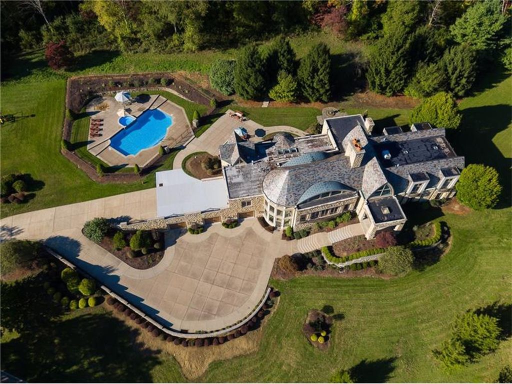 Large home in Presto PA mansion